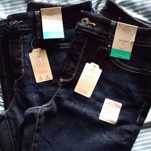 ST. JOHN'S BAY SKINNY JEAN